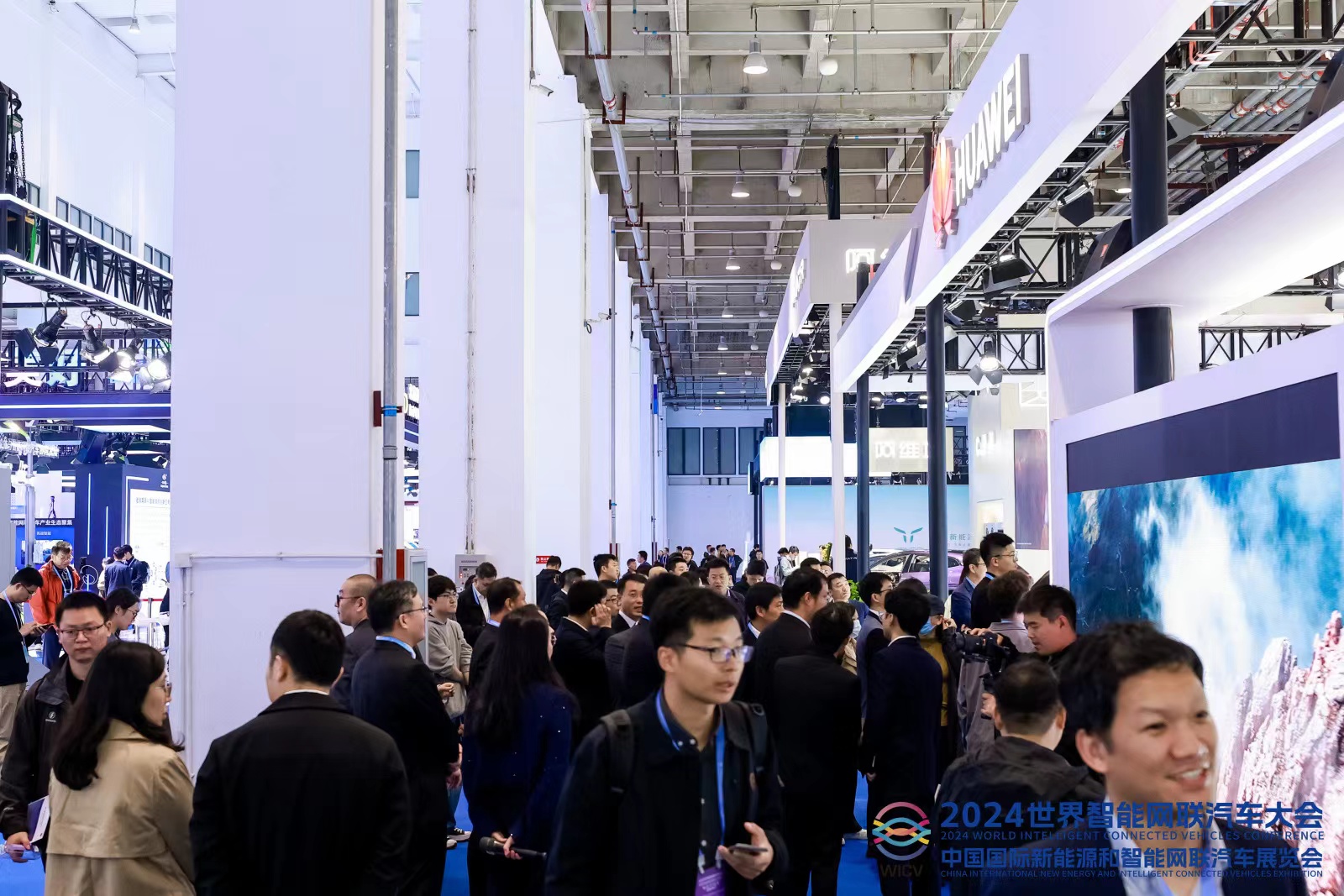 科幻电影走进现实？中国国际新能源和智能网联汽车展览会简直太精彩了→_中国国际新能源和智能网联汽车展览会