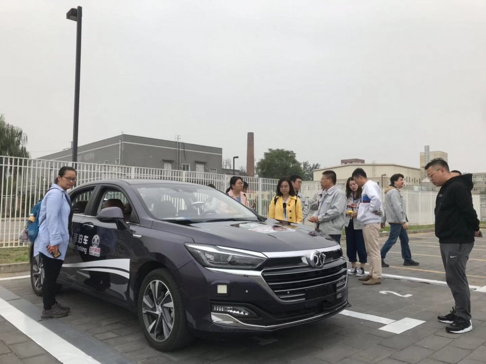 媒体探馆体验IEEVChina 2019自动驾驶汽车  点赞未来出行新方式_世界智能网联汽车大会暨中国国际新能源和智能网联汽车展览会