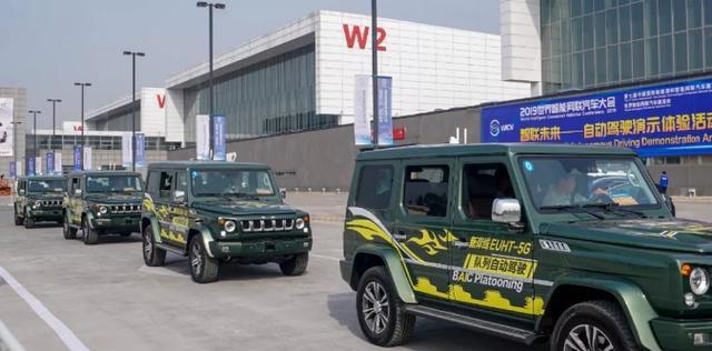 在公路上跑的“火车”新岸线与北汽进行BJ80队列自动驾驶展示_中国国际新能源和智能网联汽车展览会