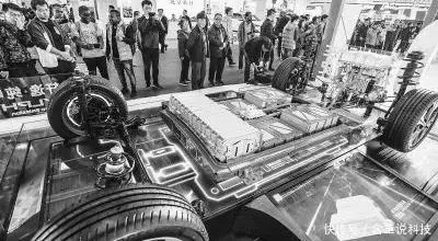 媒体报道丨无人驾驶汽车邀市民现场试乘_中国国际新能源和智能网联汽车展览会